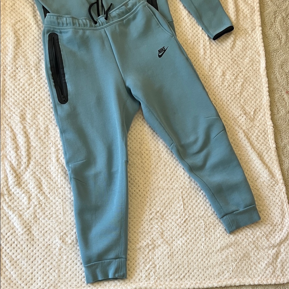 Nike Teal Hoodie and Jogger Set - Picture 2 of 4